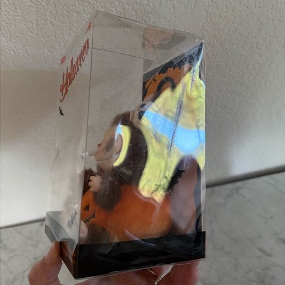 Pop Mart Halloween Sitting Pumpkin Vinyl Plush Pendant *damaged box* - Picture 5 of 7